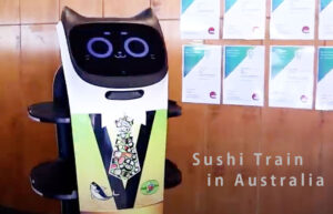 BellaBot配膳ロボットとHolaBot下げ膳ロボットがオーストラリアの回転寿司店Sushi Trainで大活躍