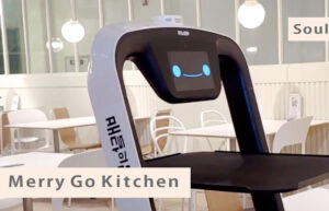 配膳・下げ膳ロボットPuduBotが韓国の未来型イタリアンレストランで配膳をしています。